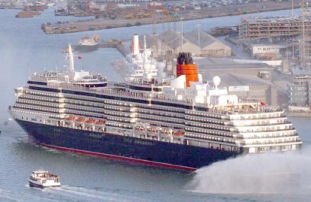 Queen Victoria şi Azura vor aduce 7.000 de turişti la Constanţa